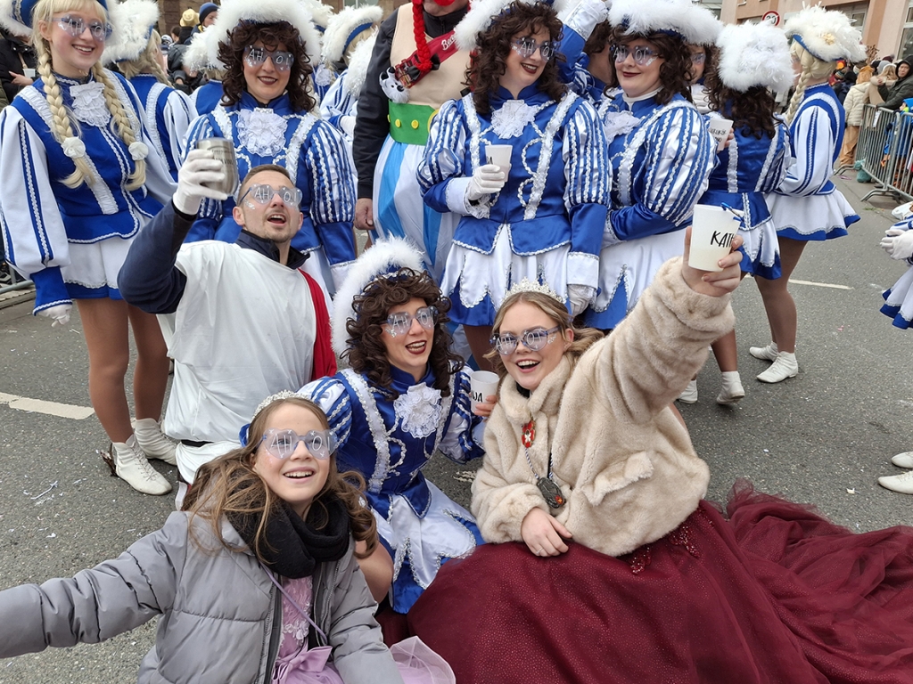 Blütenzauber und Helau-Alarm: Wenn Heppenheim zur Narrenhochburg wird! 🌸🎭